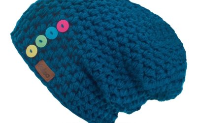 Căciulă tricotată manual cu nasturi DOKE Petrol, albastru