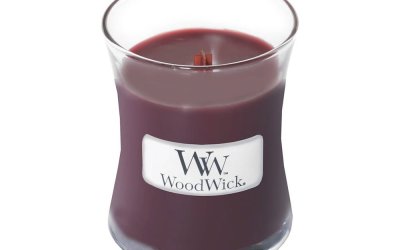 Lumânare parfumată WoodWick, cu aromă de cireșe negre, 20 ore