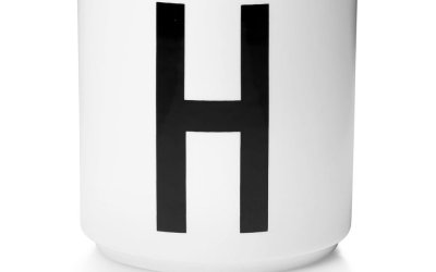 Cană din porțelan Design Letters Personal H, alb