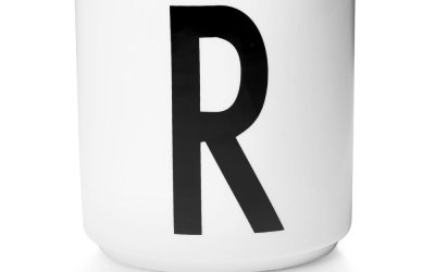 Cană din porțelan Design Letters Personal R, alb