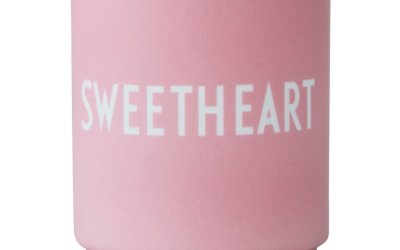 Cană din porțelan Design Letters Sweetheart, 300 ml, roz