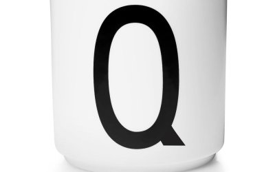 Cană din porțelan Design Letters Personal Q, alb