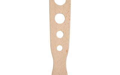 Spatulă perforată din lemn de fag pentru paste T&G Woodware