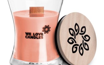 Lumânare din ceară de soia We Love Candles Rhubarb & Lily, durată de ardere 21 ore