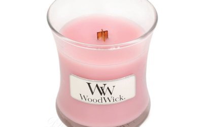 Lumânare parfumată WoodWick Gardenia, aromă de trandafiri, 20 ore