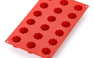 Formă din silicon pentru 18 mini prăjituri în formă de stea Lékué, roșu