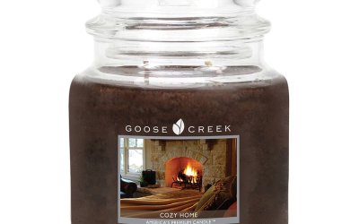 Lumânare parfumată în recipient de sticlă Goose Creek Cozy Home, 75 ore de ardere