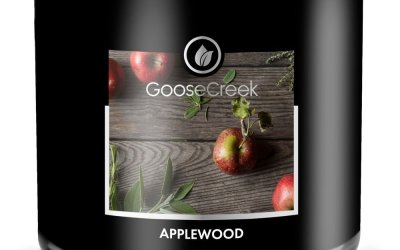 Lumânare parfumată pentru bărbați Goose Creek Applewood, 35 de ore de ardere