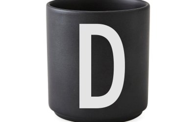 Cană din porțelan Design Letters Alphabet D, 250 ml, negru
