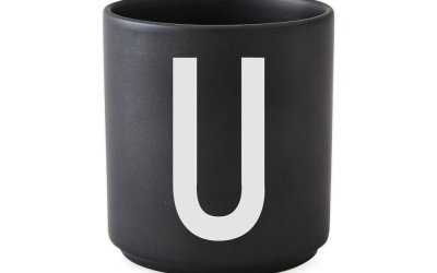 Cană din porțelan Design Letters Alphabet U, 250 ml, negru