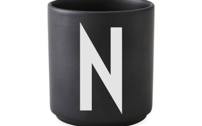 Cană din porțelan Design Letters Alphabet N, 250 ml, negru