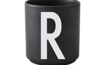 Cană din porțelan Design Letters Alphabet R, 250 ml, negru