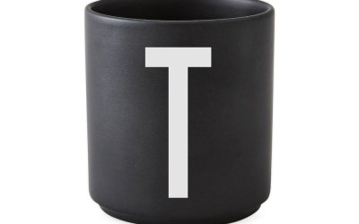 Cană din porțelan Design Letters Alphabet T, 250 ml, negru
